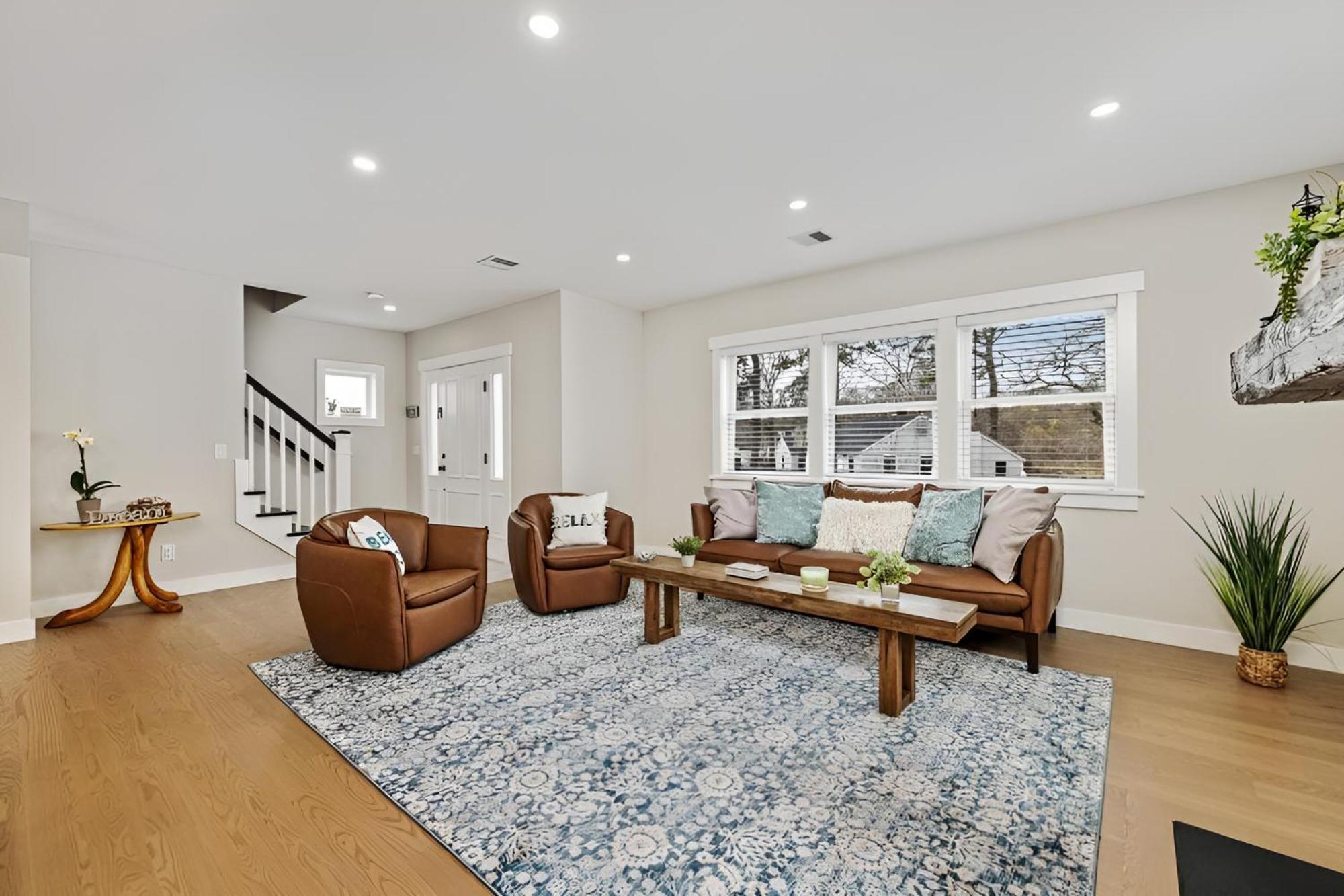 Renovated & Sophisticated Home Near Beach & Shops! Барнстабъл Екстериор снимка